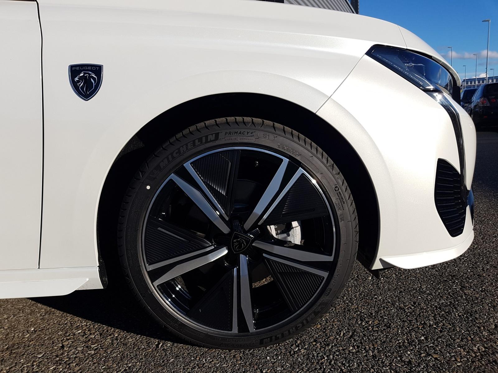 PEUGEOT 308 SW 1.2 PureTech GT-image-8