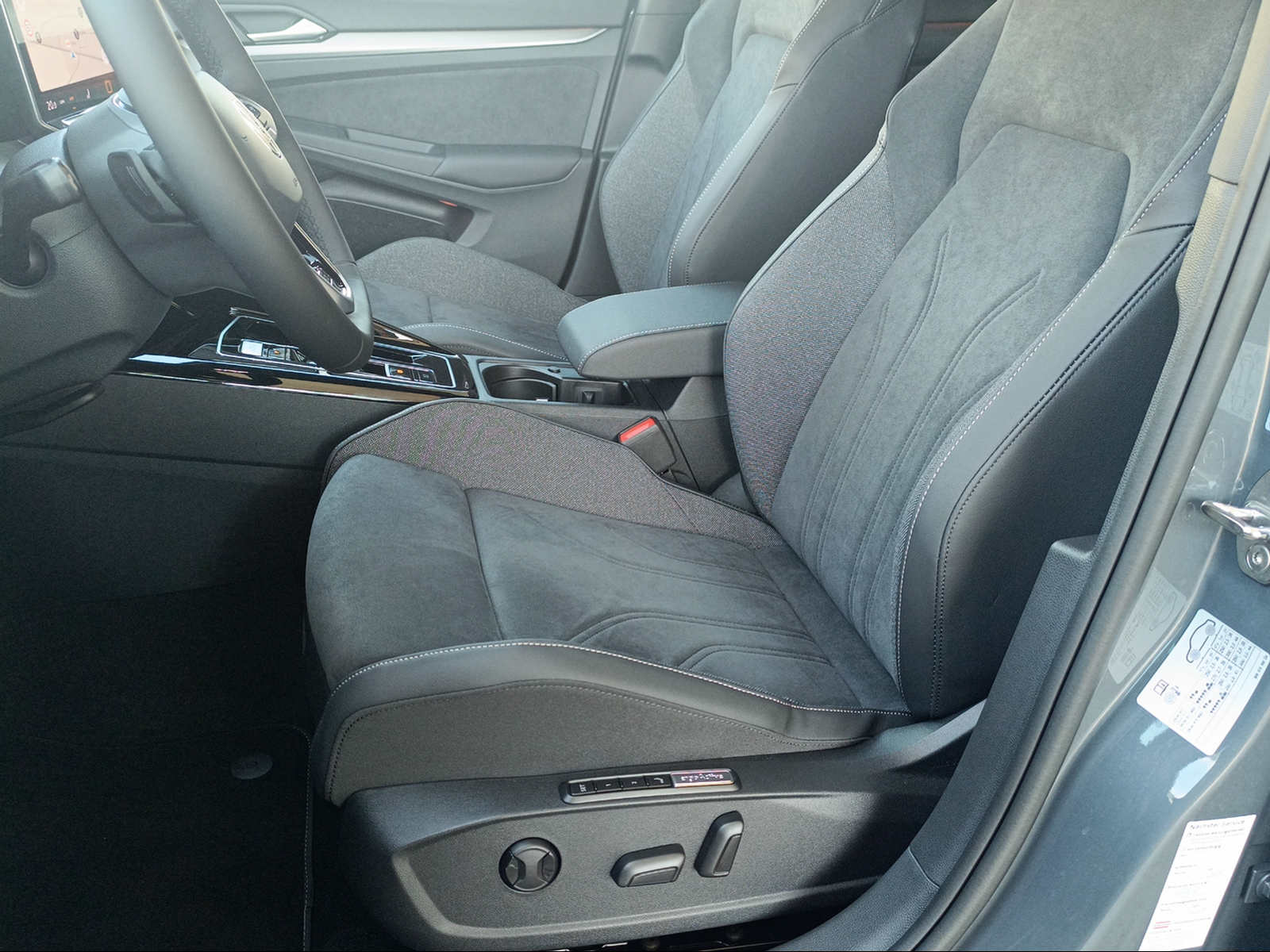 VW Golf 1.5 TSI PHEV Edition 50-image-7