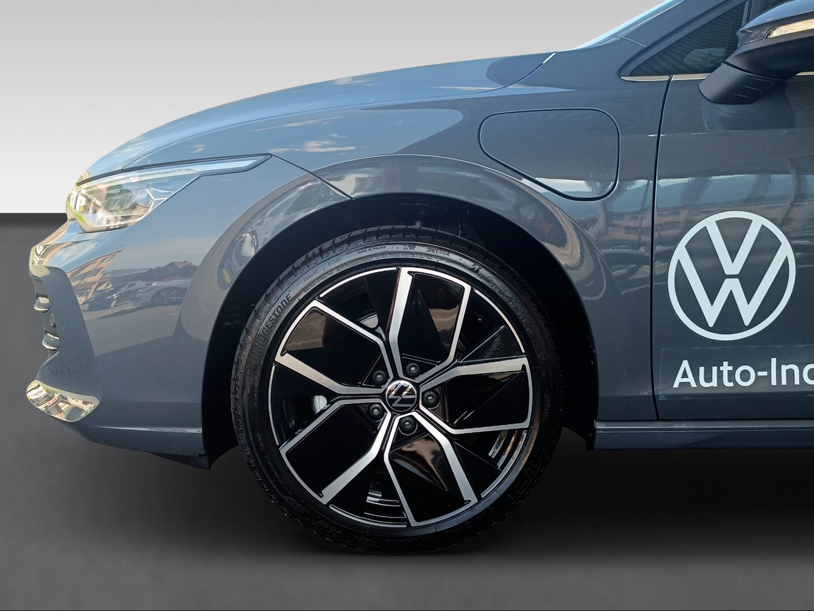 VW Golf 1.5 TSI PHEV Edition 50-showroom-element-2
