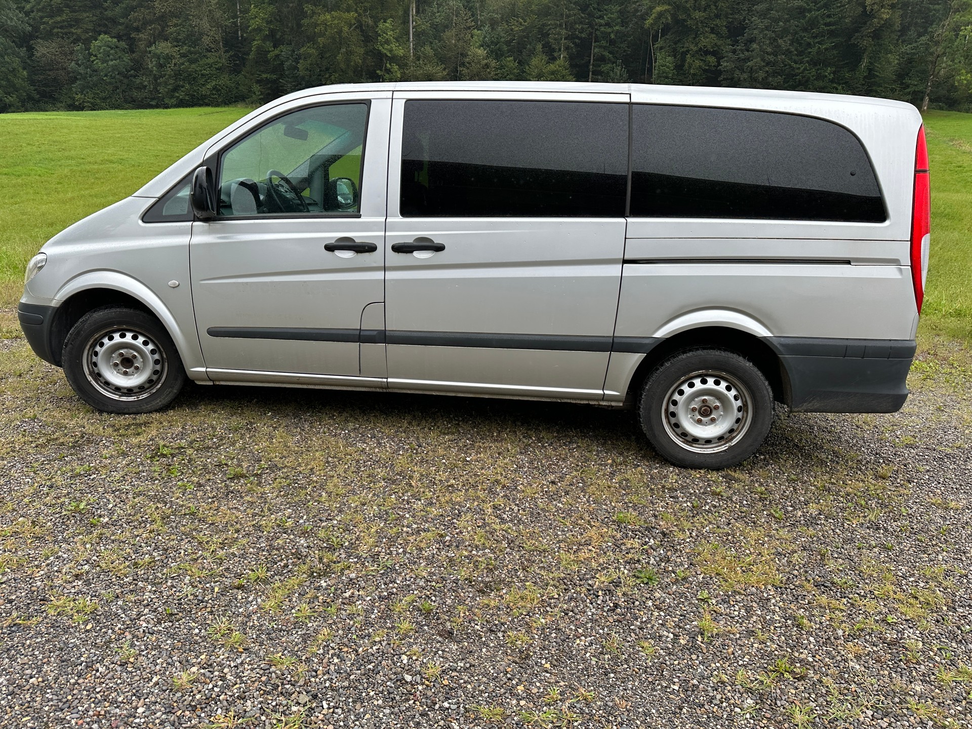 MERCEDES-BENZ 115-showroom-element-1