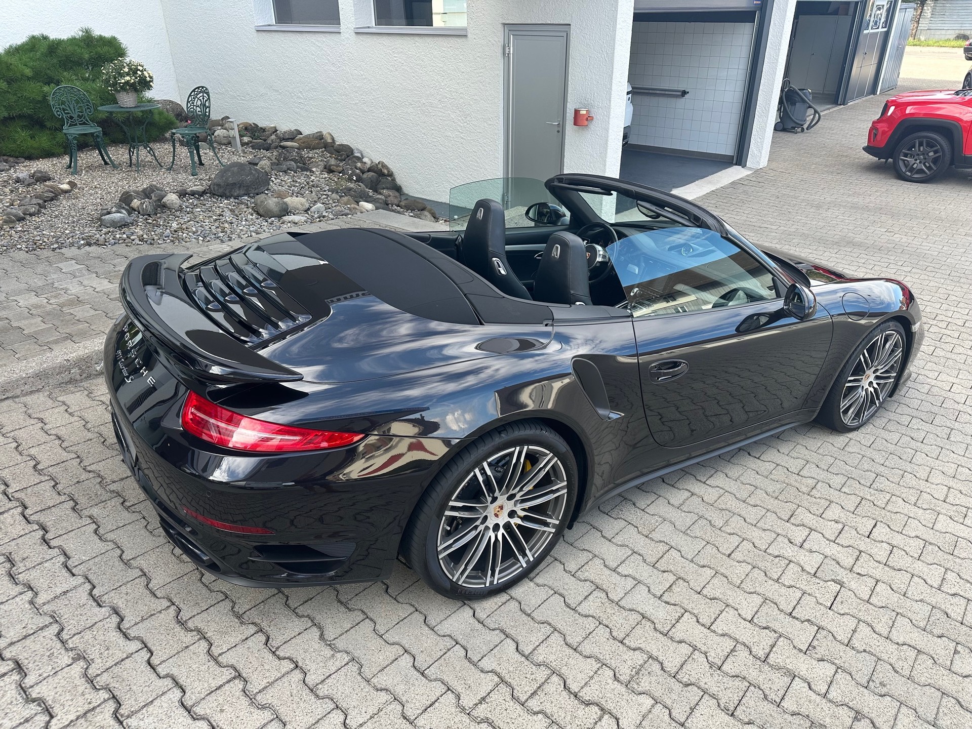 PORSCHE 911 Turbo S Cabrio PDK-image-2