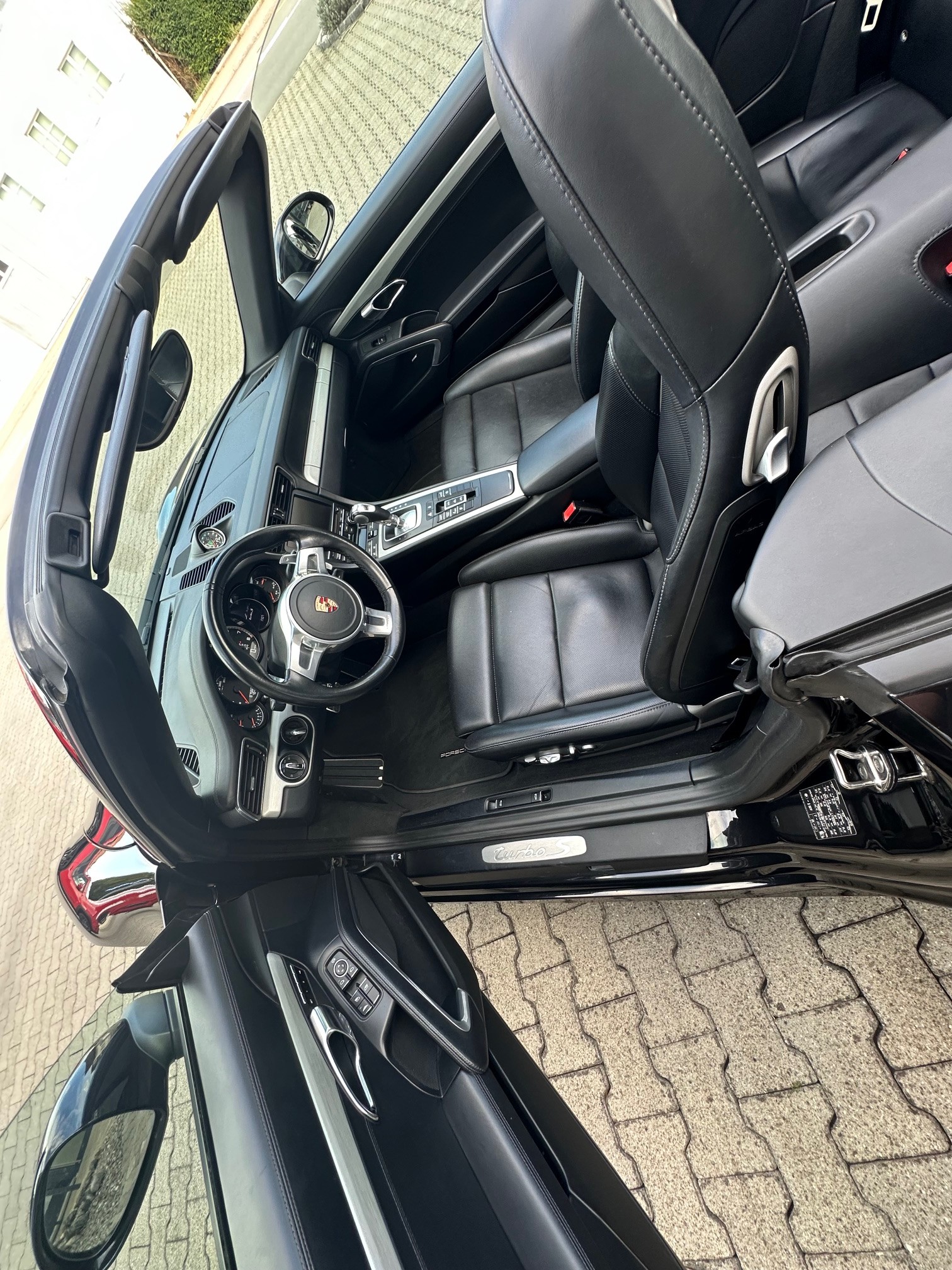 PORSCHE 911 Turbo S Cabrio PDK-image-7