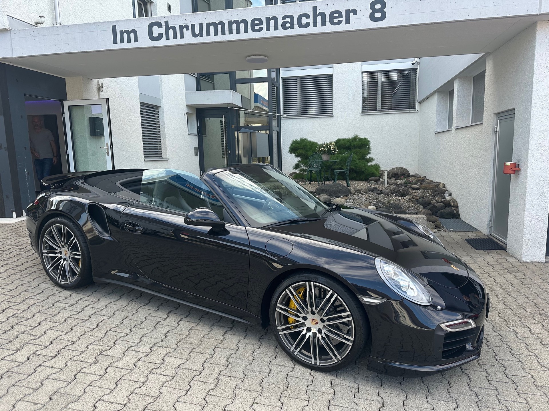 PORSCHE 911 Turbo S Cabrio PDK-image-1