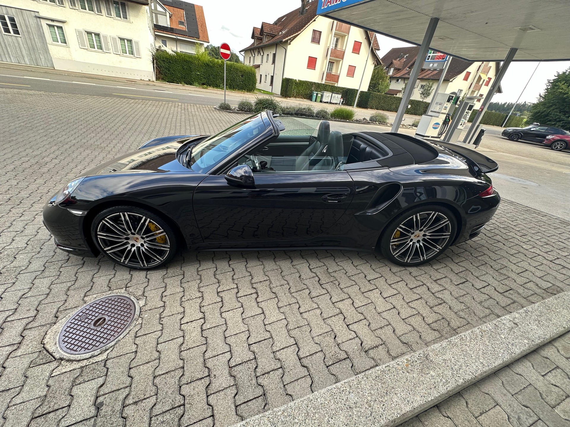 PORSCHE 911 Turbo S Cabrio PDK-image-6