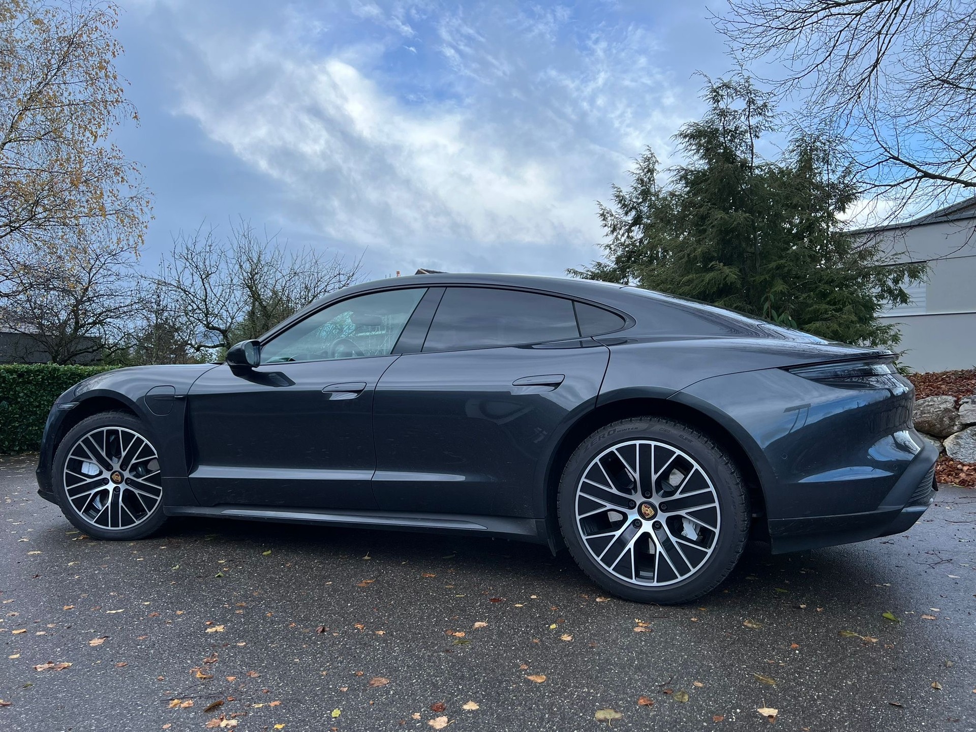 PORSCHE TAYCAN Turbo-image-3
