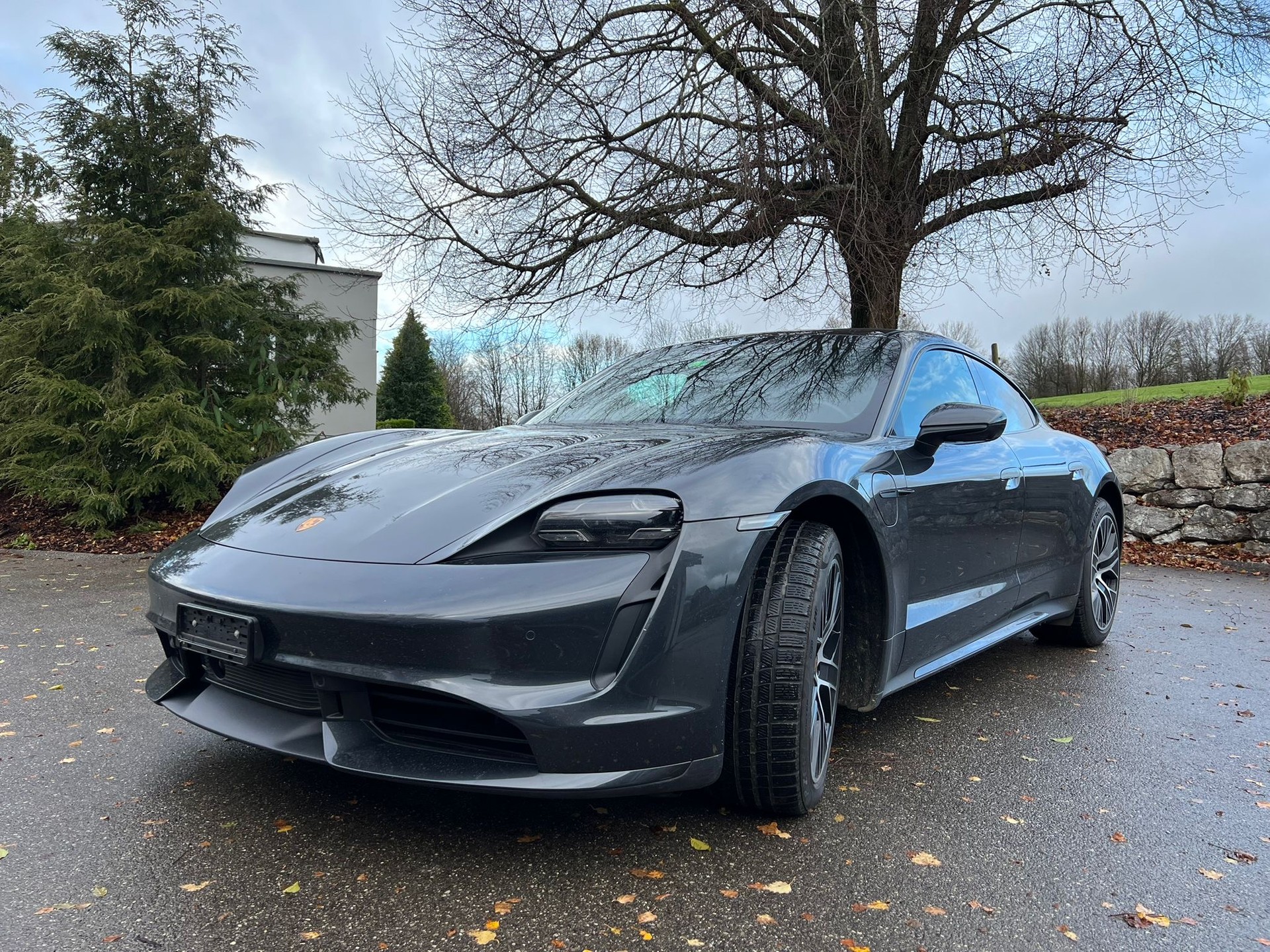 PORSCHE TAYCAN Turbo-image-2