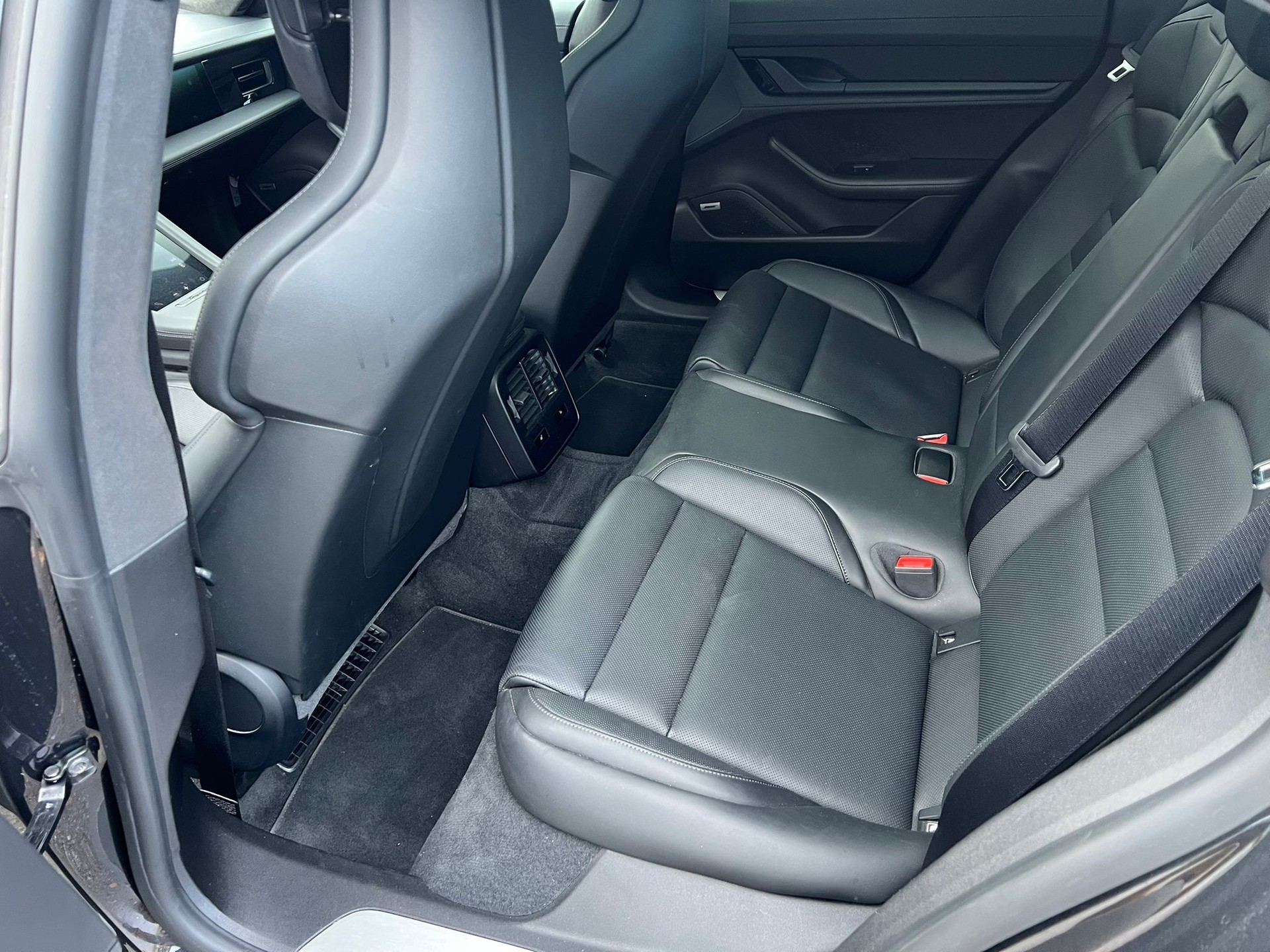 PORSCHE TAYCAN Turbo-image-5