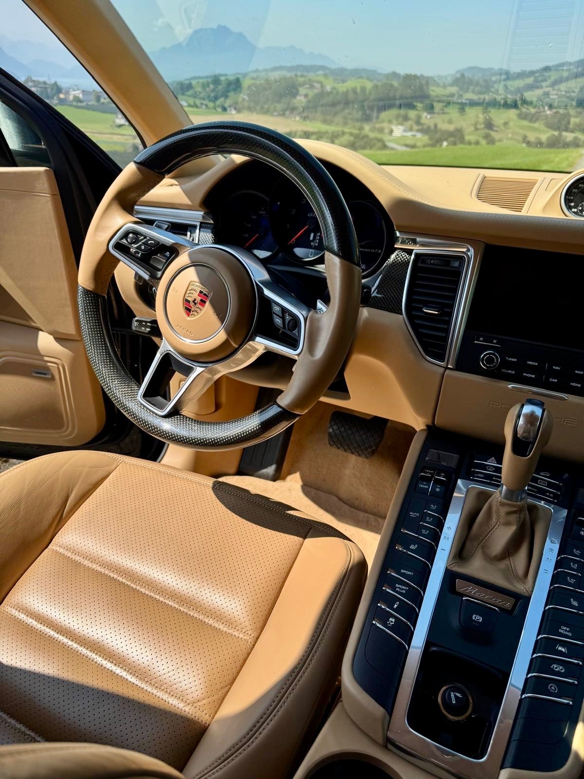PORSCHE Macan GTS PDK-image-4
