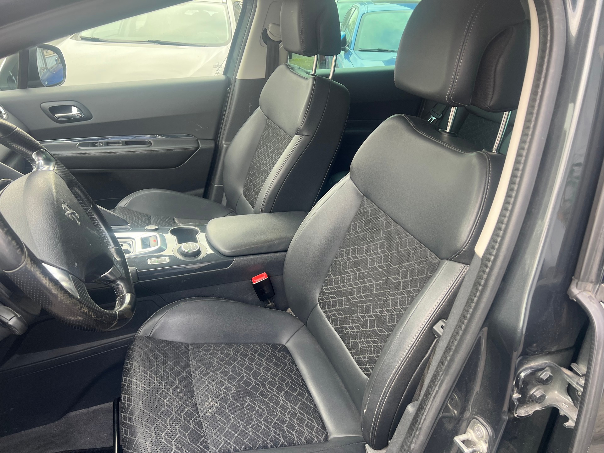 PEUGEOT 3008 HYbrid4 2.0 HDI ETG6-image-7