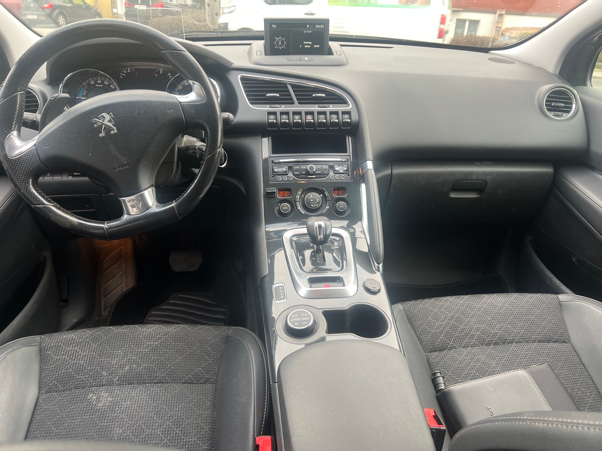 PEUGEOT 3008 HYbrid4 2.0 HDI ETG6-image-6
