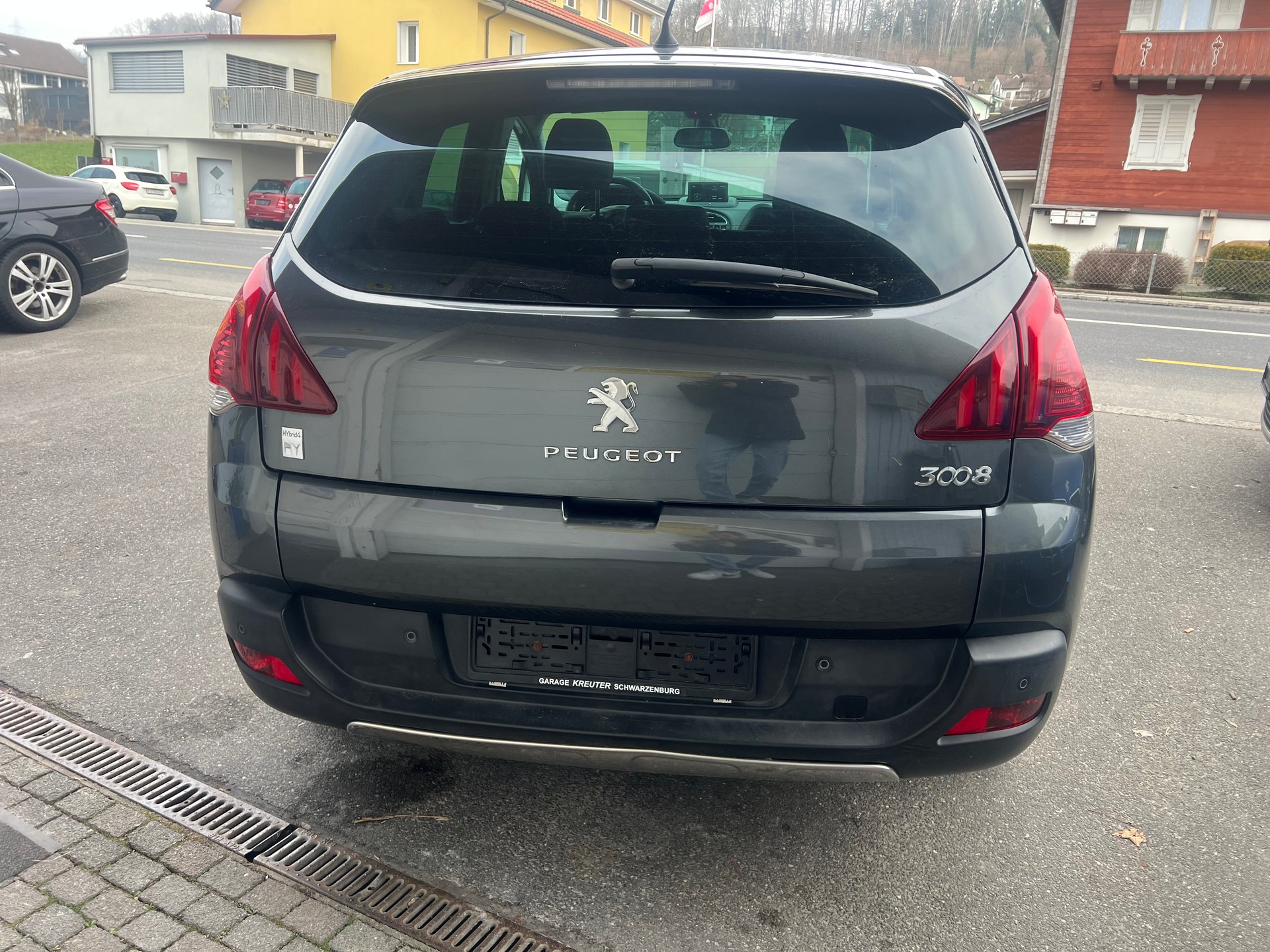 PEUGEOT 3008 HYbrid4 2.0 HDI ETG6-image-4