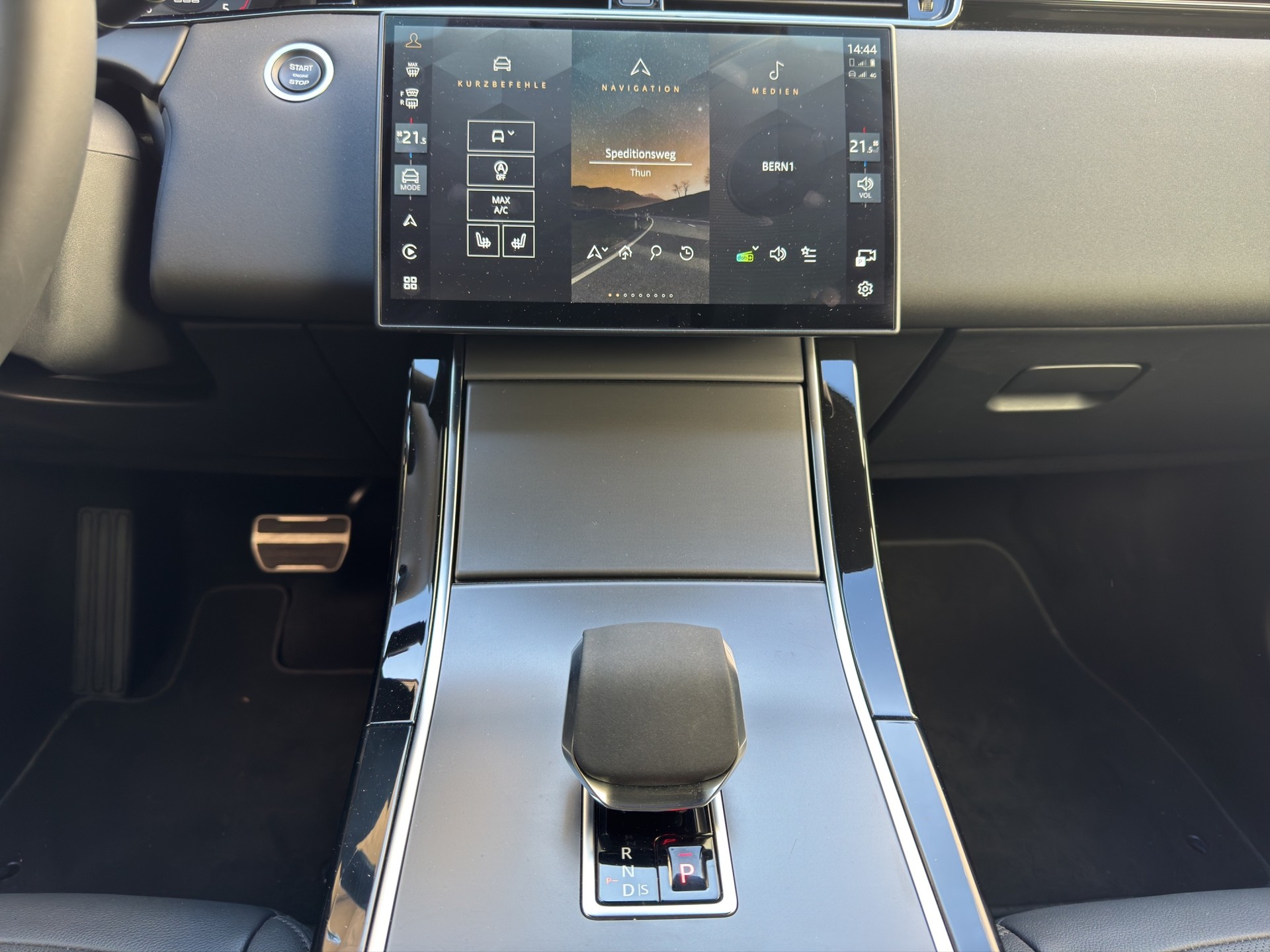LAND ROVER Range Rover Evoque 2.0 D 200 Dynamic SE-image-9