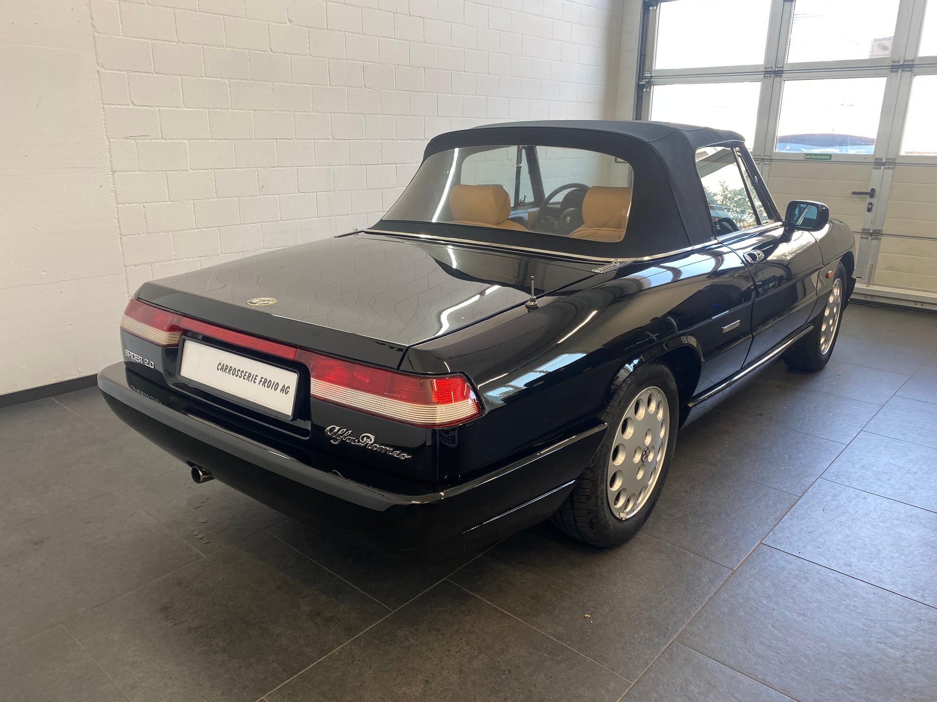 ALFA ROMEO Spider 2.0-showroom-element-1