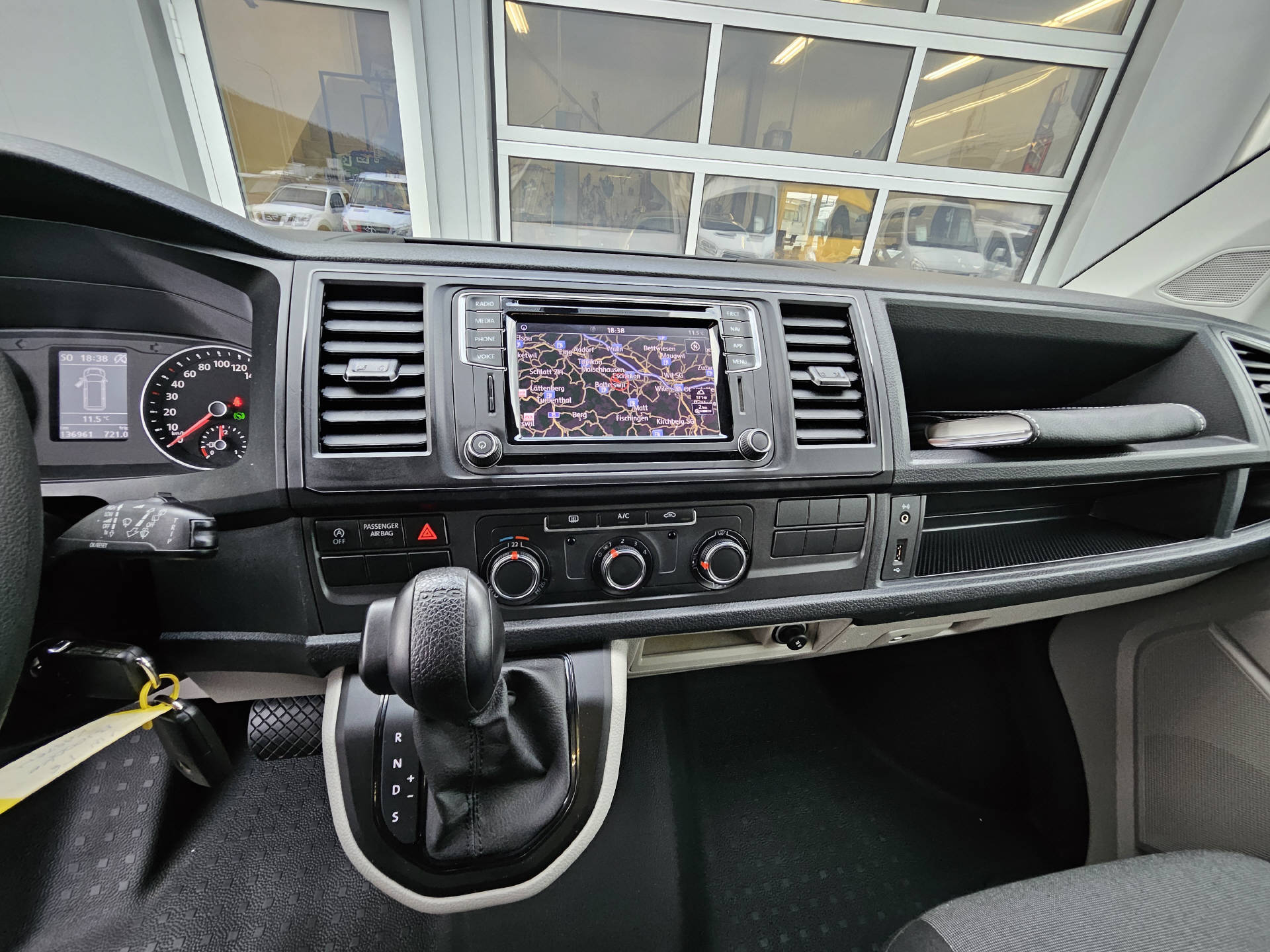 VW T6 Kaw. 3000 2.0 TDI 150 DSG * Schiebetüre rechts + links * Klima * Navi * Tempomat *-image-10