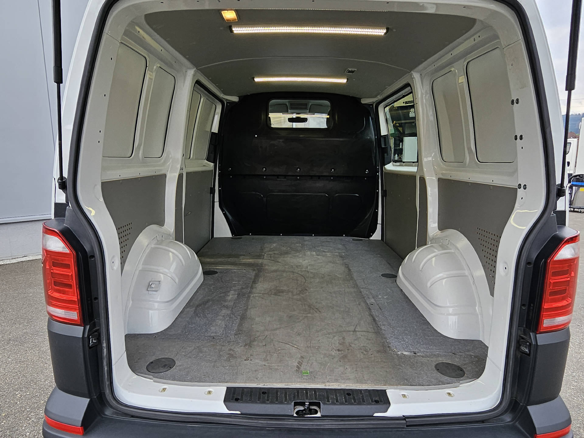 VW T6 Kaw. 3000 2.0 TDI 150 DSG * Schiebetüre rechts + links * Klima * Navi * Tempomat *-image-4