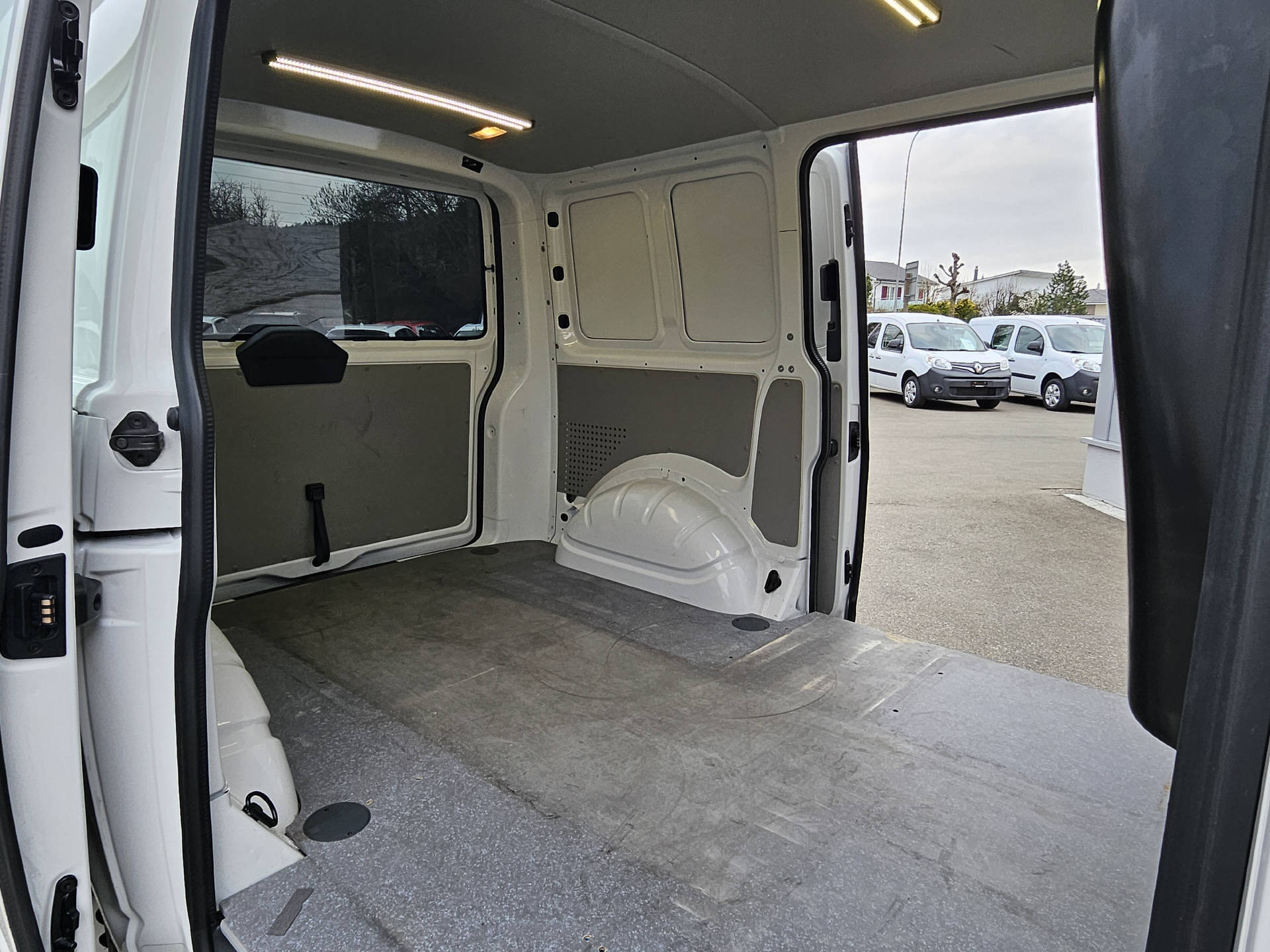 VW T6 Kaw. 3000 2.0 TDI 150 DSG * Schiebetüre rechts + links * Klima * Navi * Tempomat *-image-7