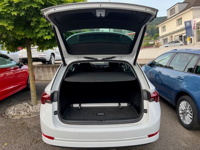 SKODA Octavia Combi 2.0 TSI Style DSG 4x4-image-2
