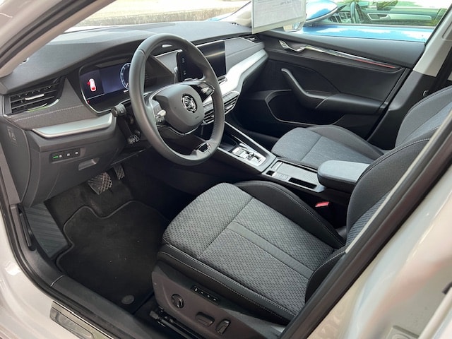 SKODA Octavia Combi 2.0 TSI Style DSG 4x4-image-3