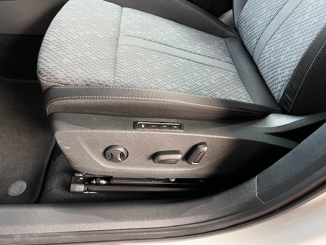 SKODA Octavia Combi 2.0 TSI Style DSG 4x4-image-8