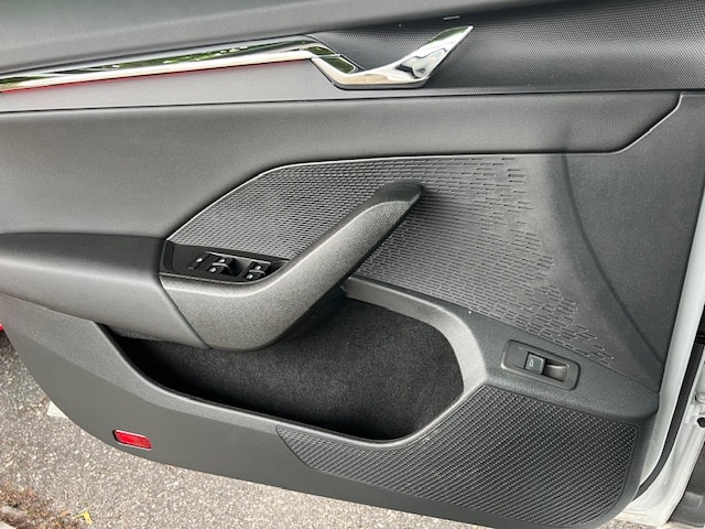 SKODA Octavia Combi 2.0 TSI Style DSG 4x4-image-7