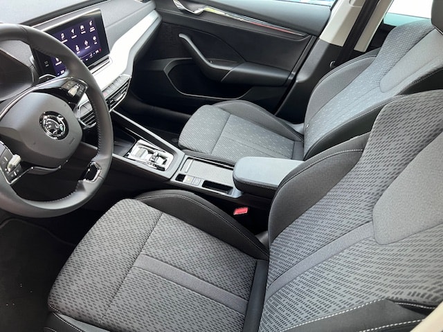SKODA Octavia Combi 2.0 TSI Style DSG 4x4-image-9