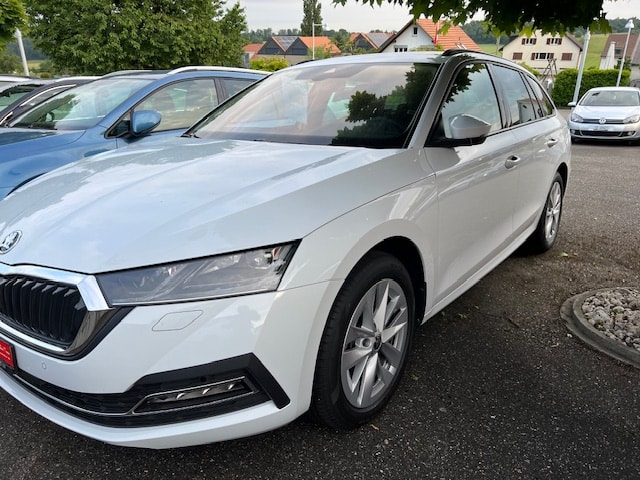 SKODA Octavia Combi 2.0 TSI Style DSG 4x4-image-0