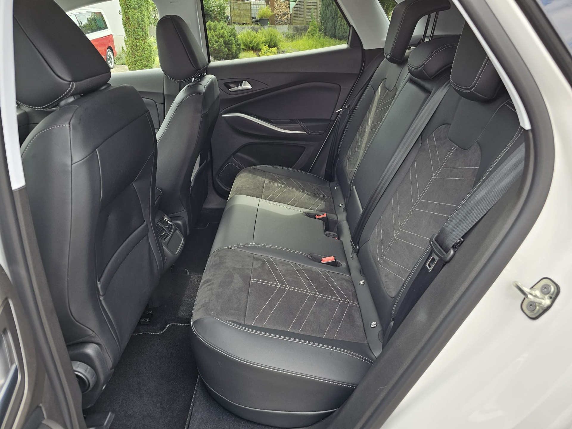 OPEL Grandland 1.6 Hybrid GS Line Automatik-image-9