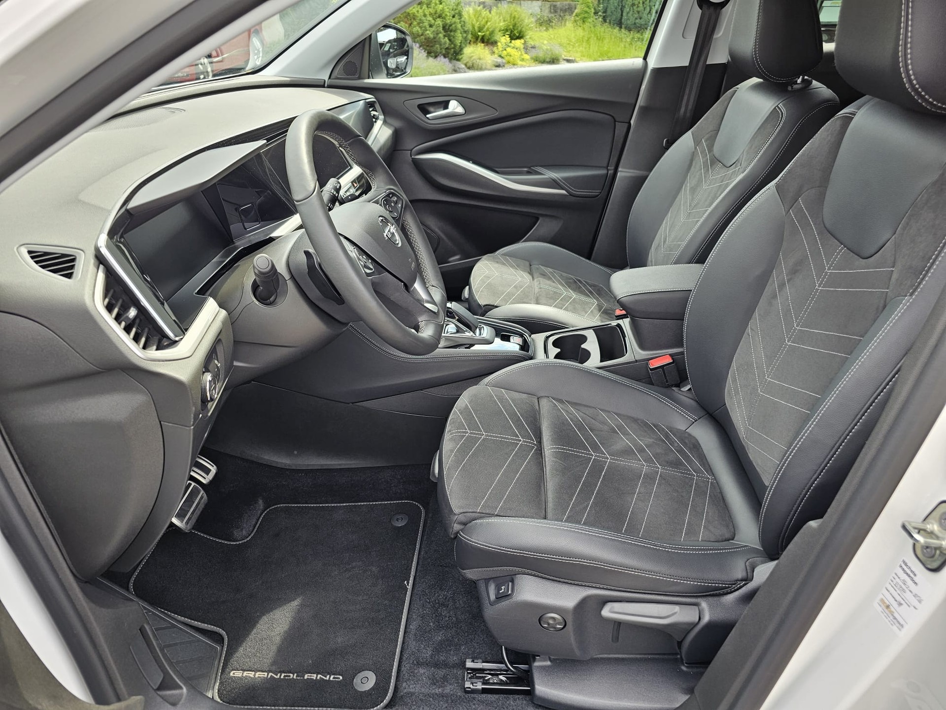 OPEL Grandland 1.6 Hybrid GS Line Automatik-image-8