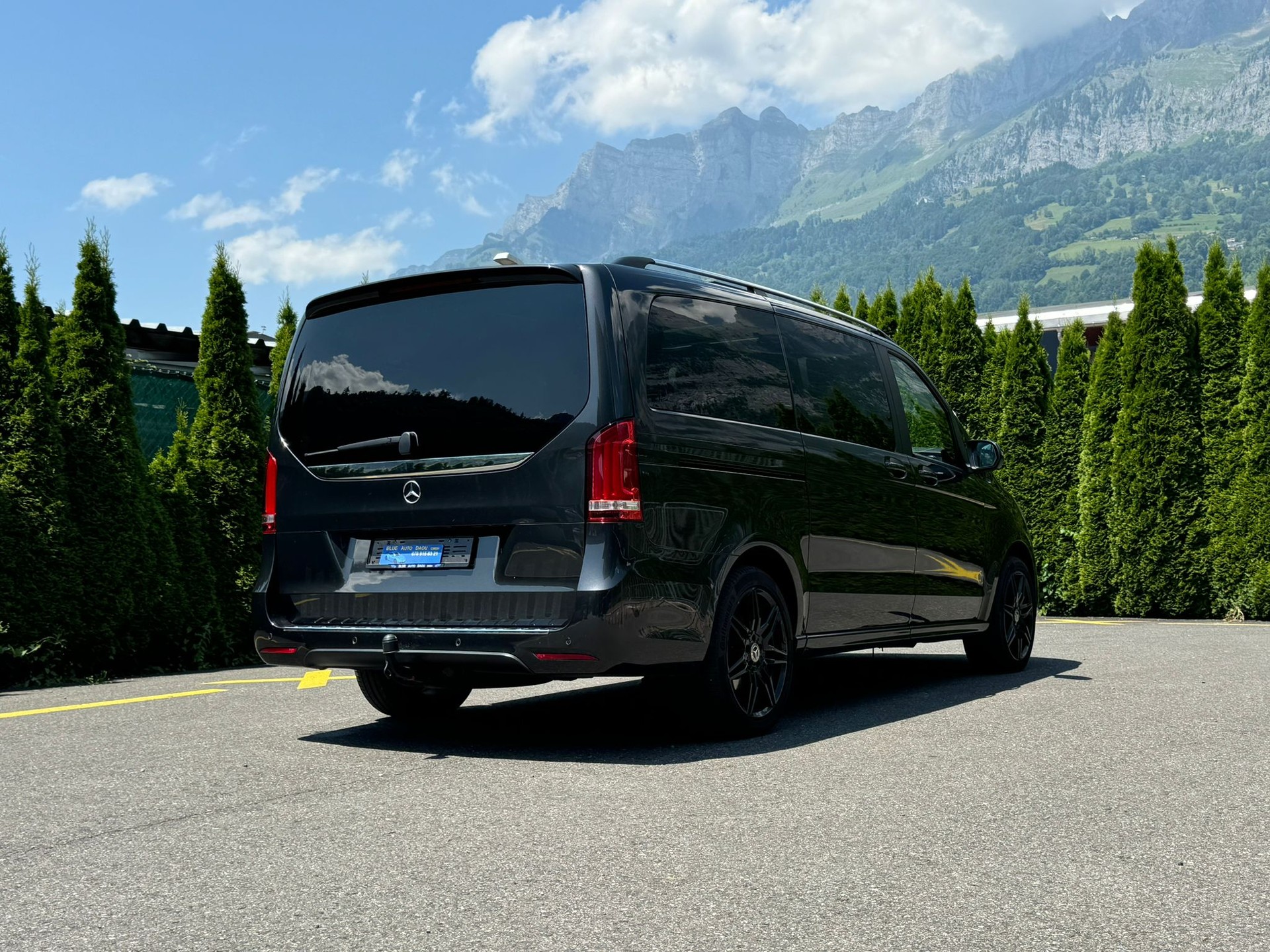 MERCEDES-BENZ V 300 d lang AMG LINE 4Matic 9G-Tronic-image-5