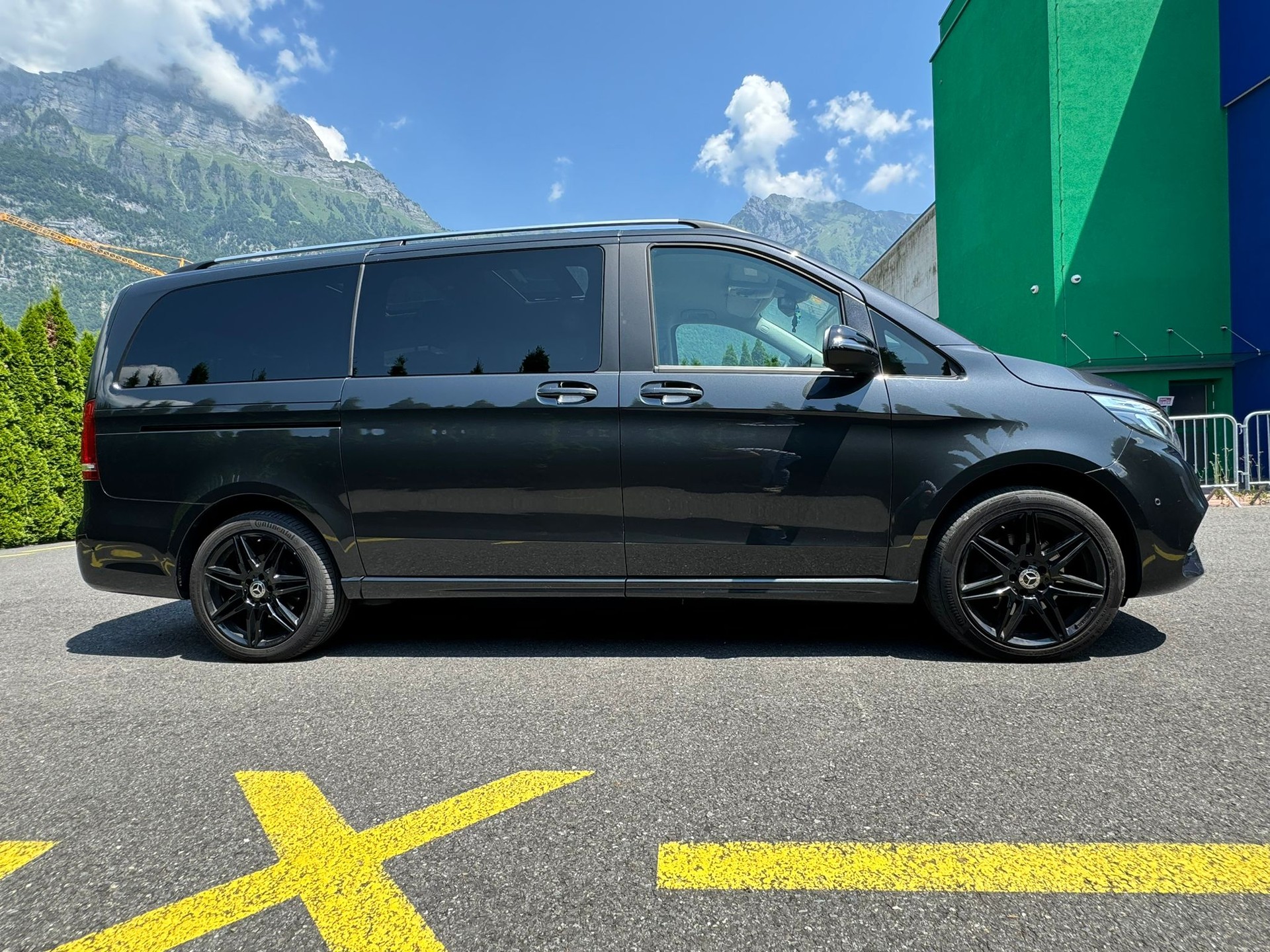 MERCEDES-BENZ V 300 d lang AMG LINE 4Matic 9G-Tronic-image-3