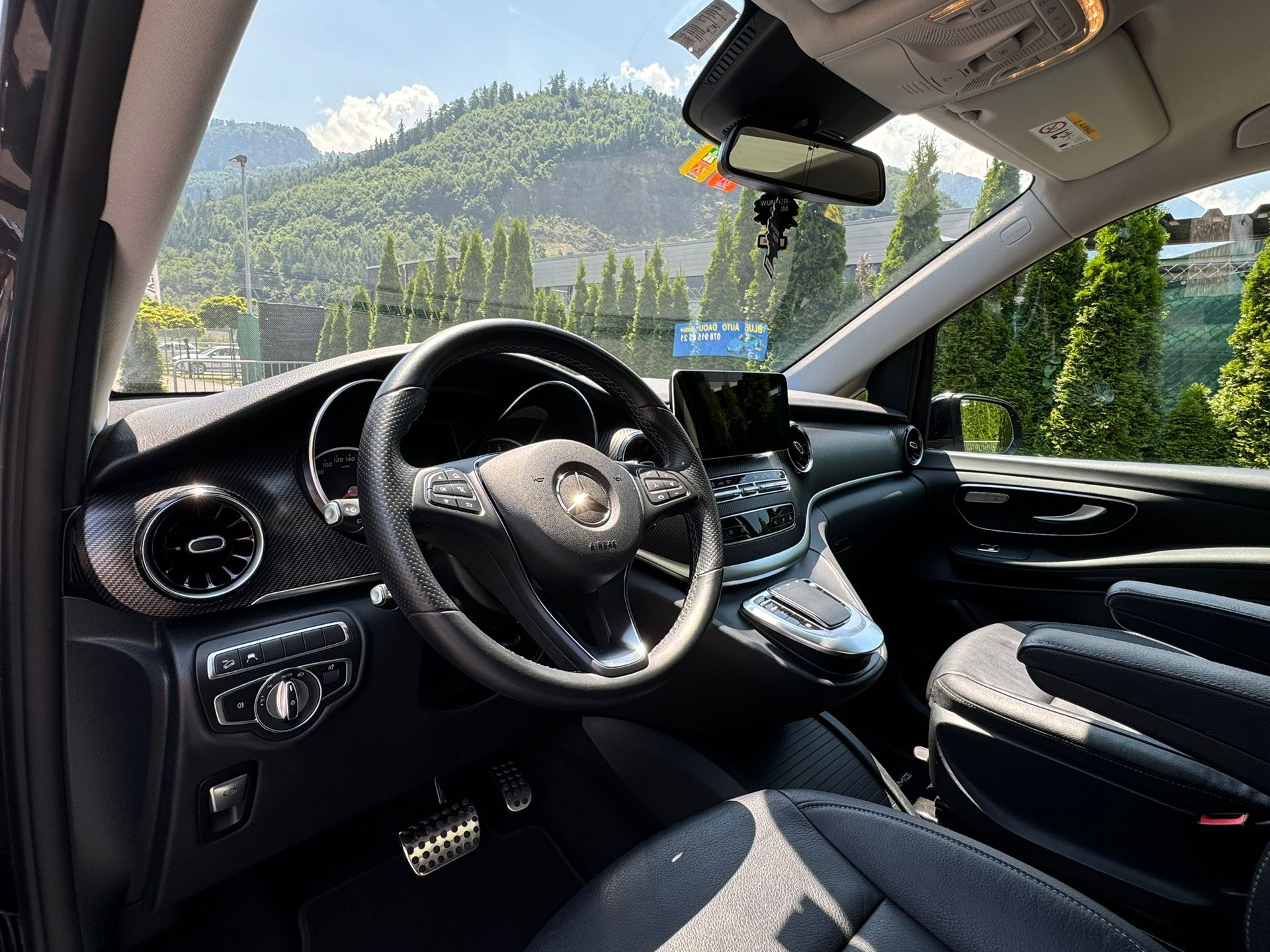 MERCEDES-BENZ V 300 d lang AMG LINE 4Matic 9G-Tronic-image-15