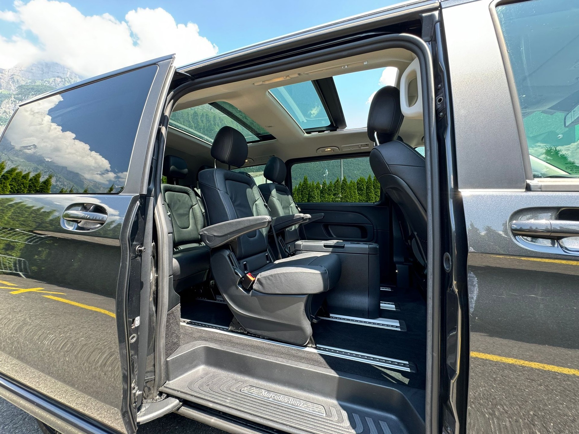 MERCEDES-BENZ V 300 d lang AMG LINE 4Matic 9G-Tronic-image-8