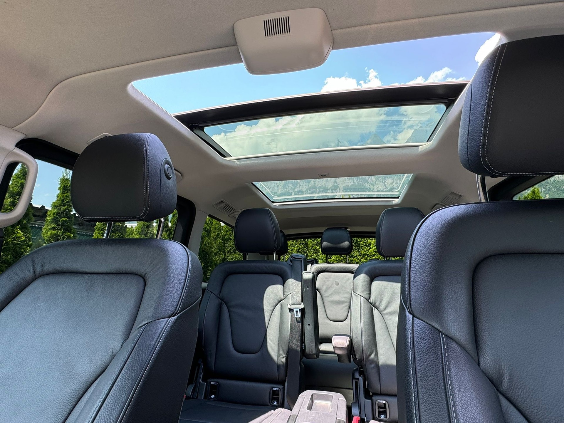 MERCEDES-BENZ V 300 d lang AMG LINE 4Matic 9G-Tronic-image-11