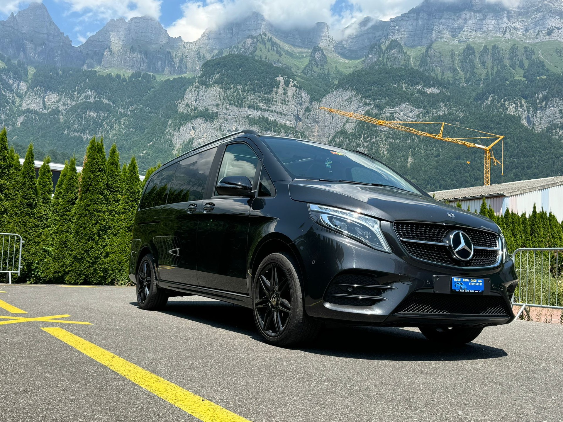 MERCEDES-BENZ V 300 d lang AMG LINE 4Matic 9G-Tronic-image-2