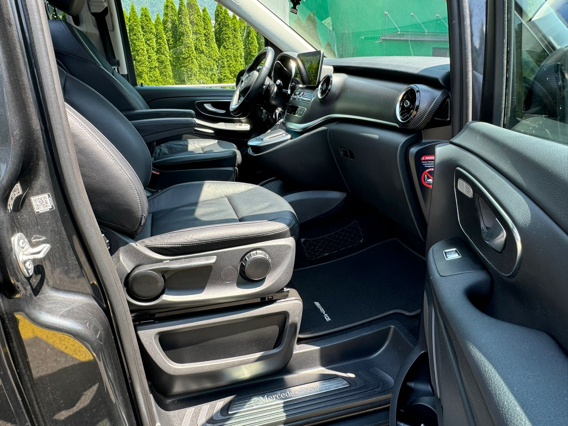 MERCEDES-BENZ V 300 d lang AMG LINE 4Matic 9G-Tronic-image-10
