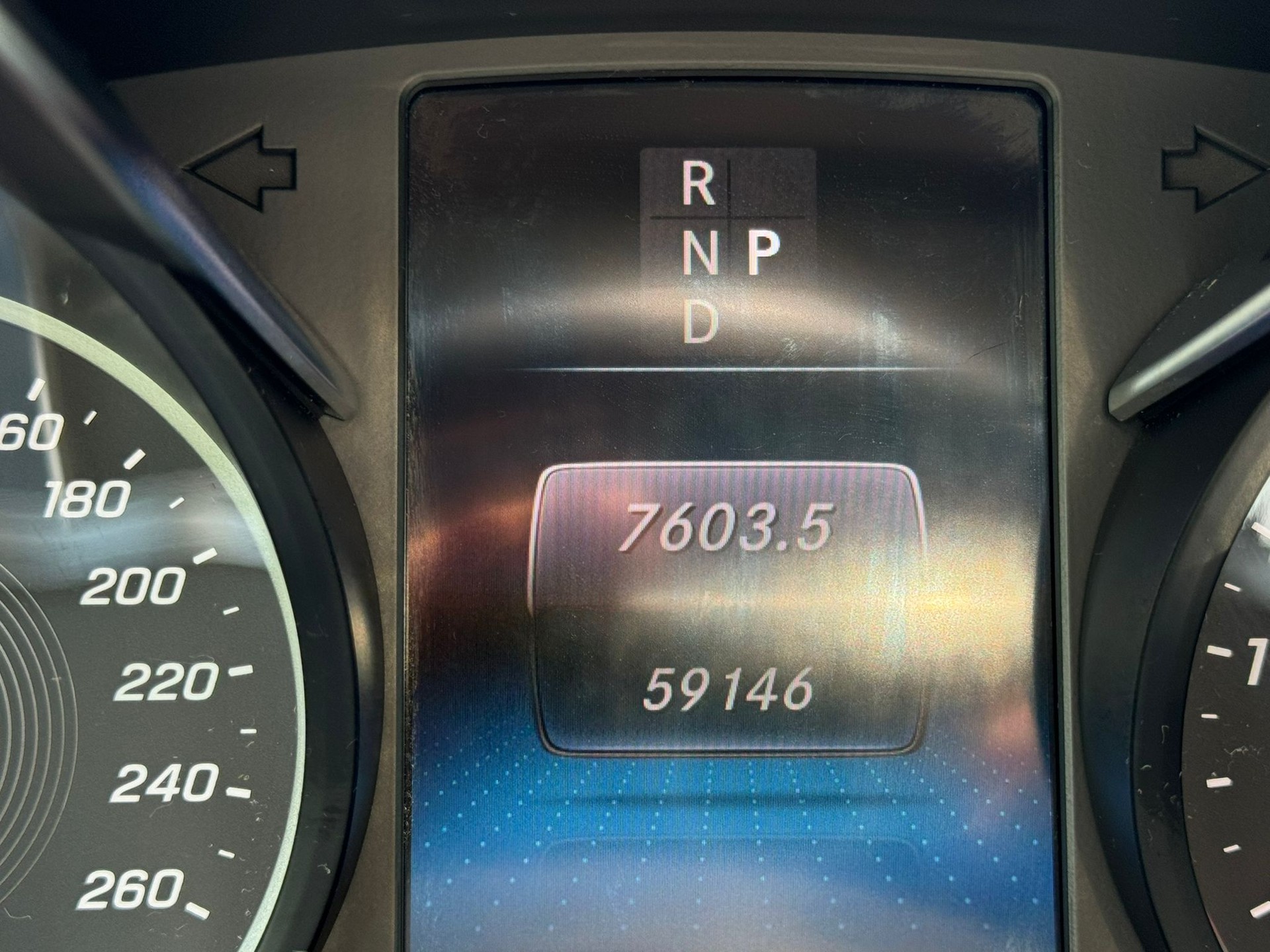 MERCEDES-BENZ V 300 d lang AMG LINE 4Matic 9G-Tronic-image-19