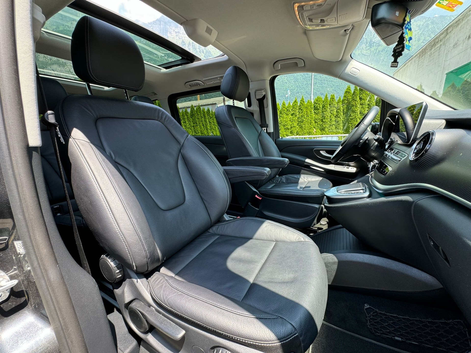 MERCEDES-BENZ V 300 d lang AMG LINE 4Matic 9G-Tronic-image-13
