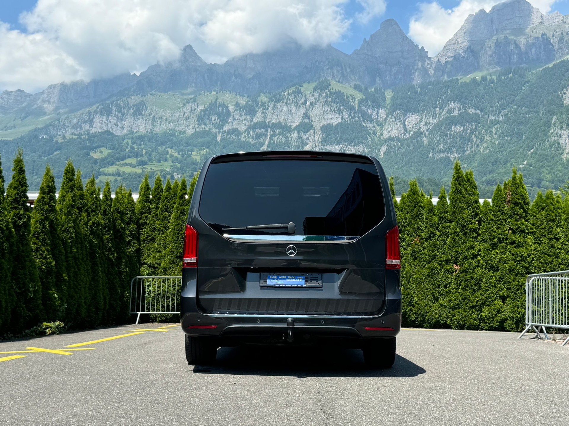 MERCEDES-BENZ V 300 d lang AMG LINE 4Matic 9G-Tronic-image-6
