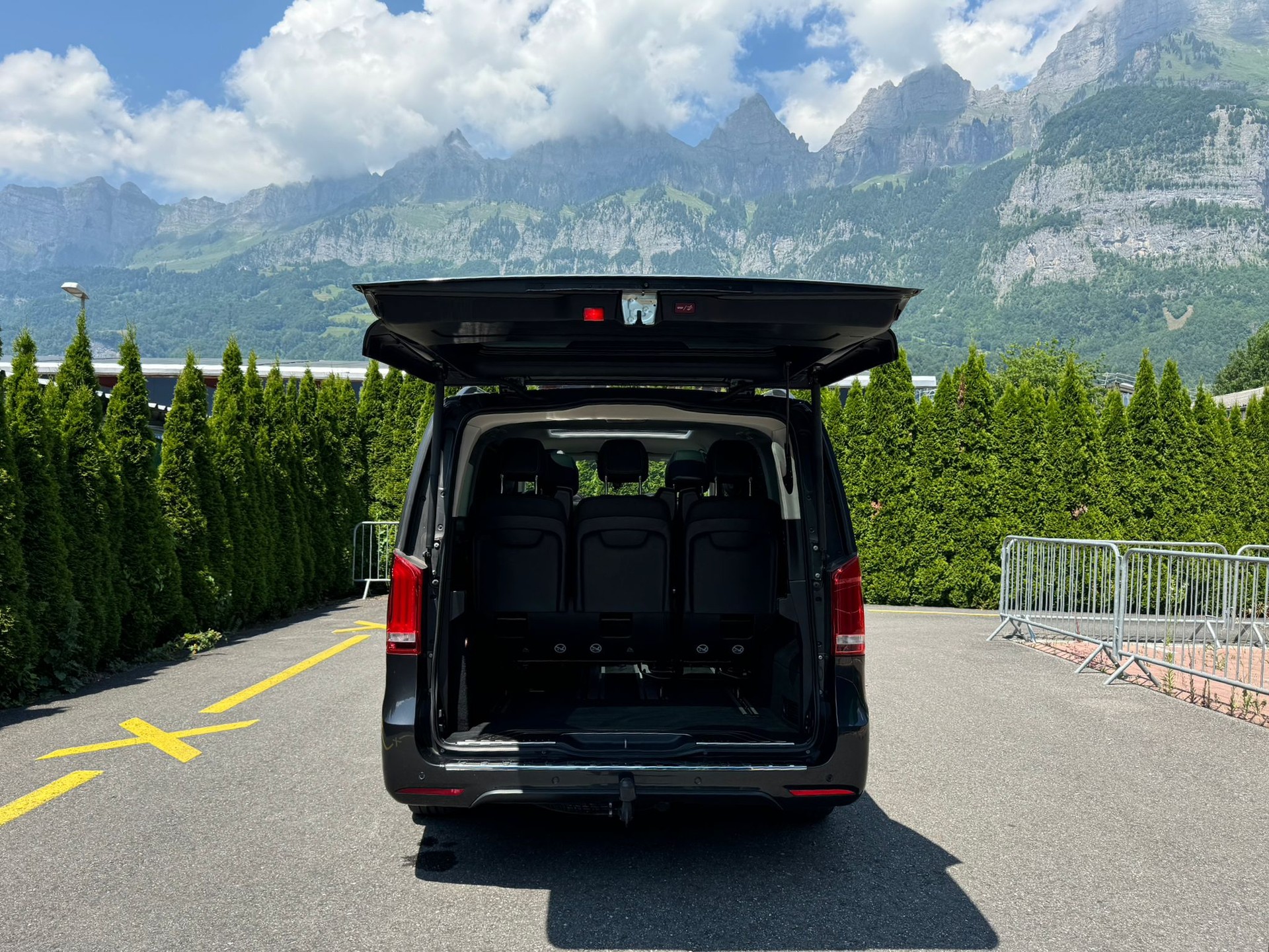 MERCEDES-BENZ V 300 d lang AMG LINE 4Matic 9G-Tronic-image-7