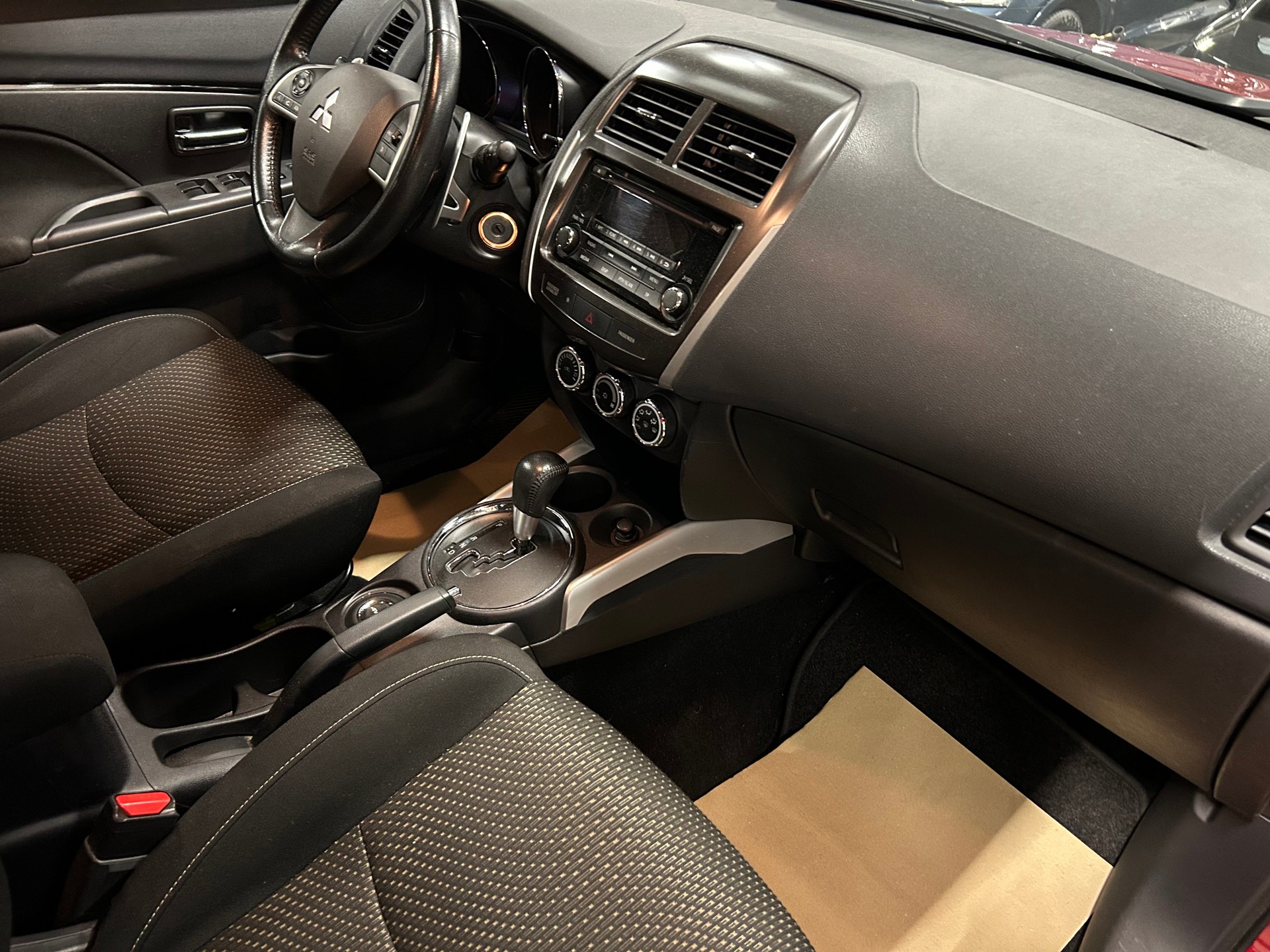 MITSUBISHI ASX 2.2 DID Invite 4WD Automatic-image-13