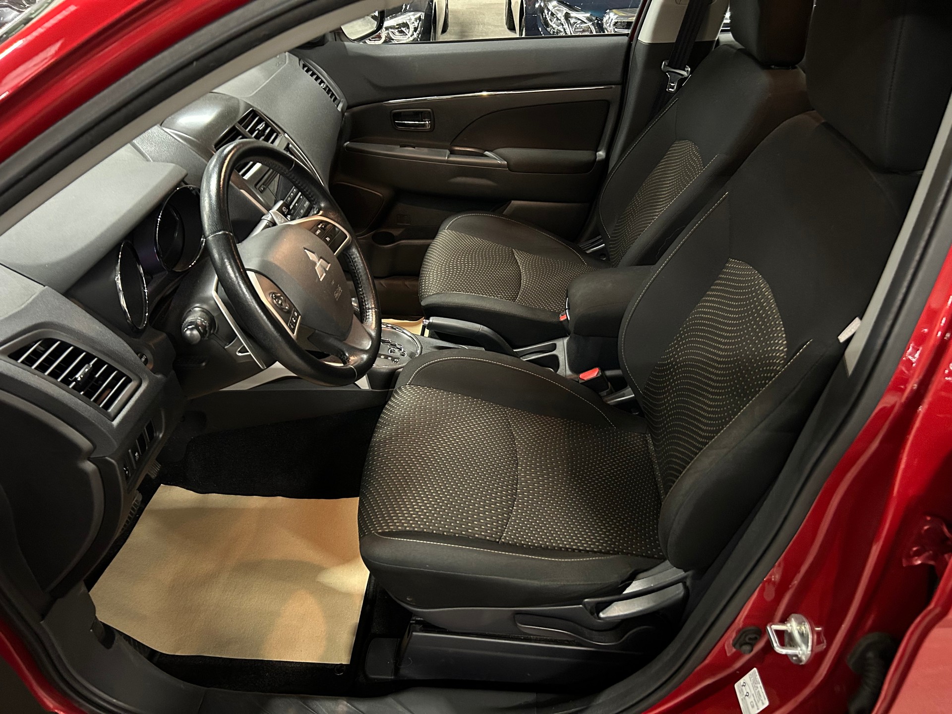 MITSUBISHI ASX 2.2 DID Invite 4WD Automatic-image-8