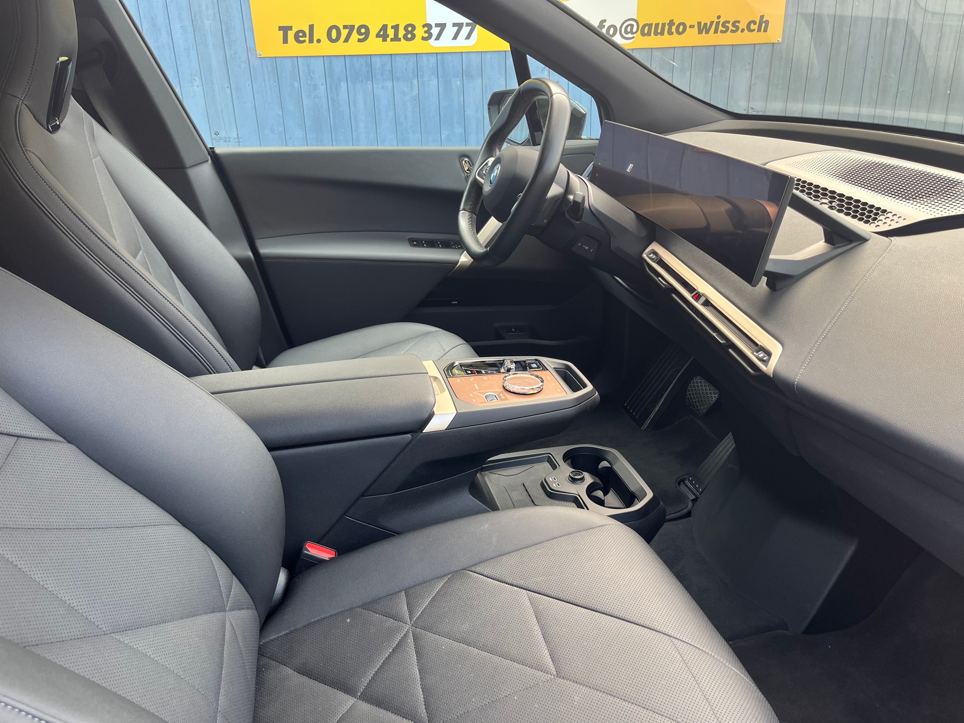 BMW iX xDrive50-image-12