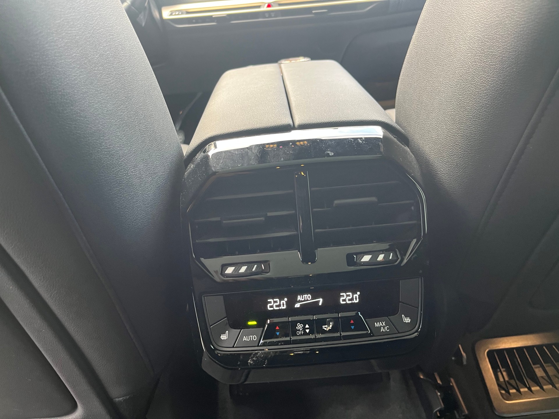BMW iX xDrive50-image-13