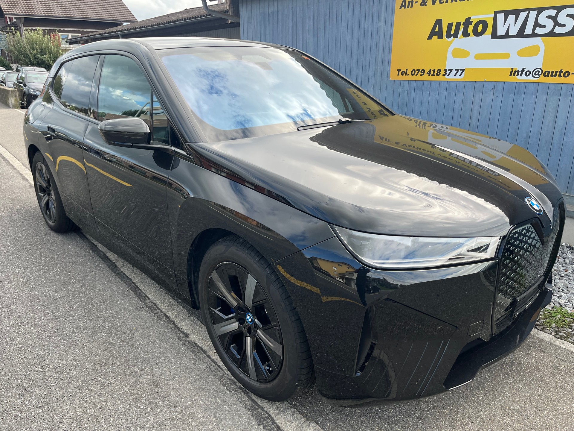 BMW iX xDrive50-image-3