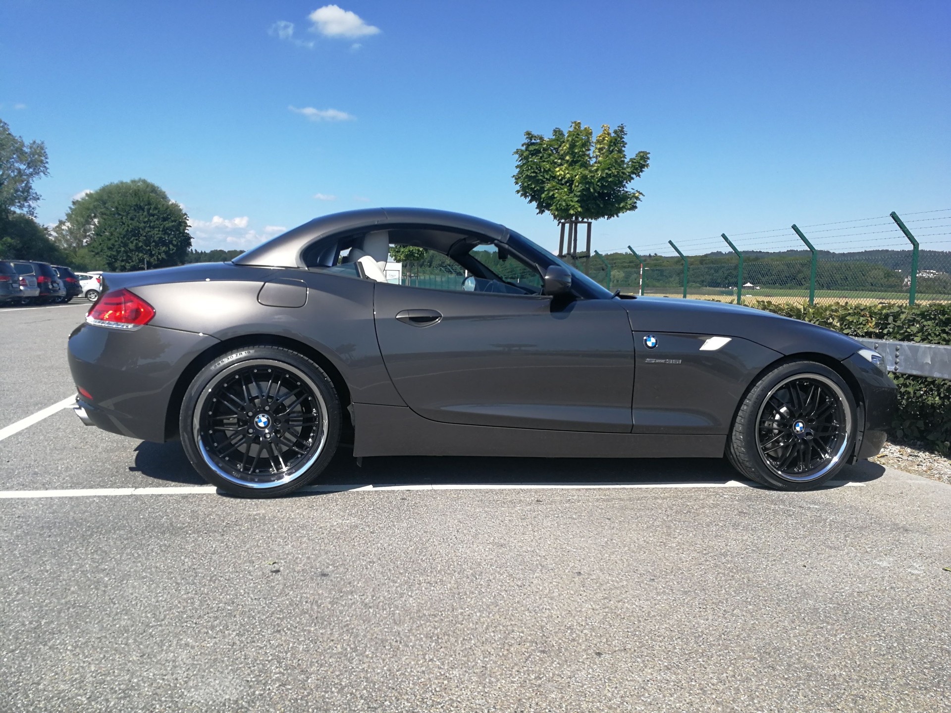 BMW Z4 sDrive35i-image-4