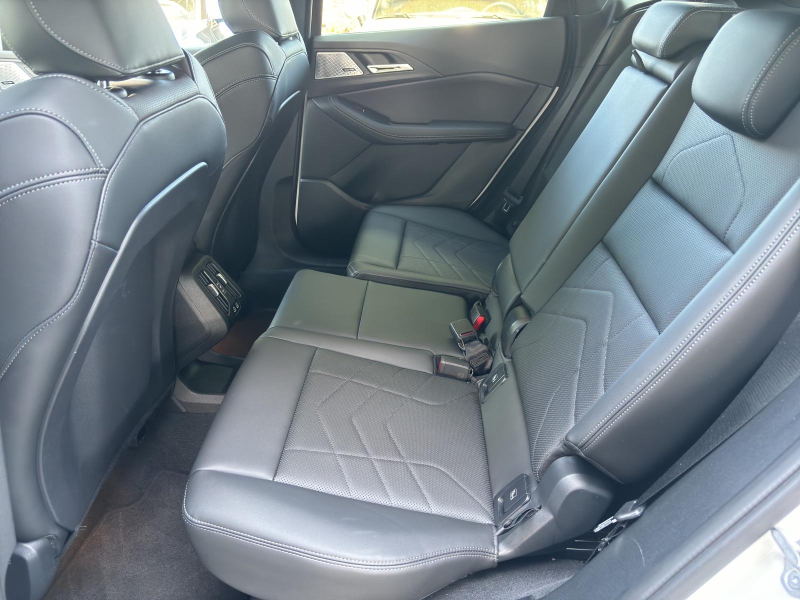 BMW 223d xDrive Active Tourer-image-23