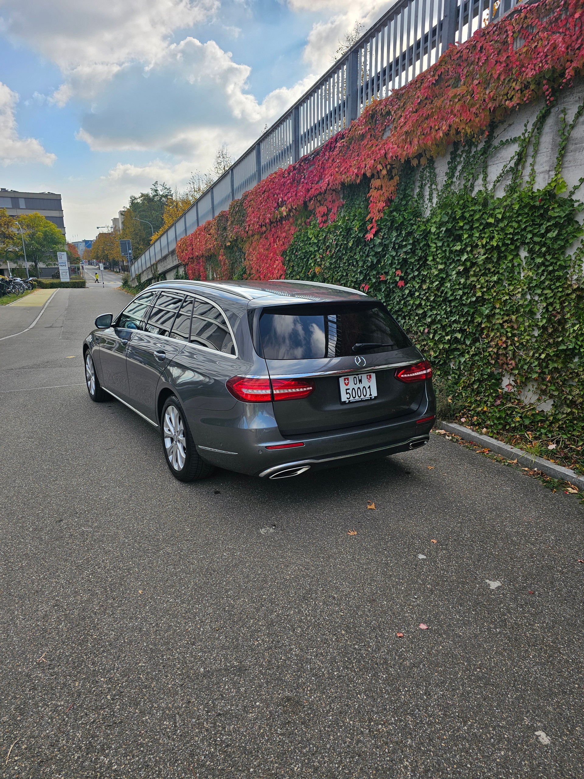 MERCEDES-BENZ E 400 Avantgarde 4 Matic 9G-Tronic-image-2