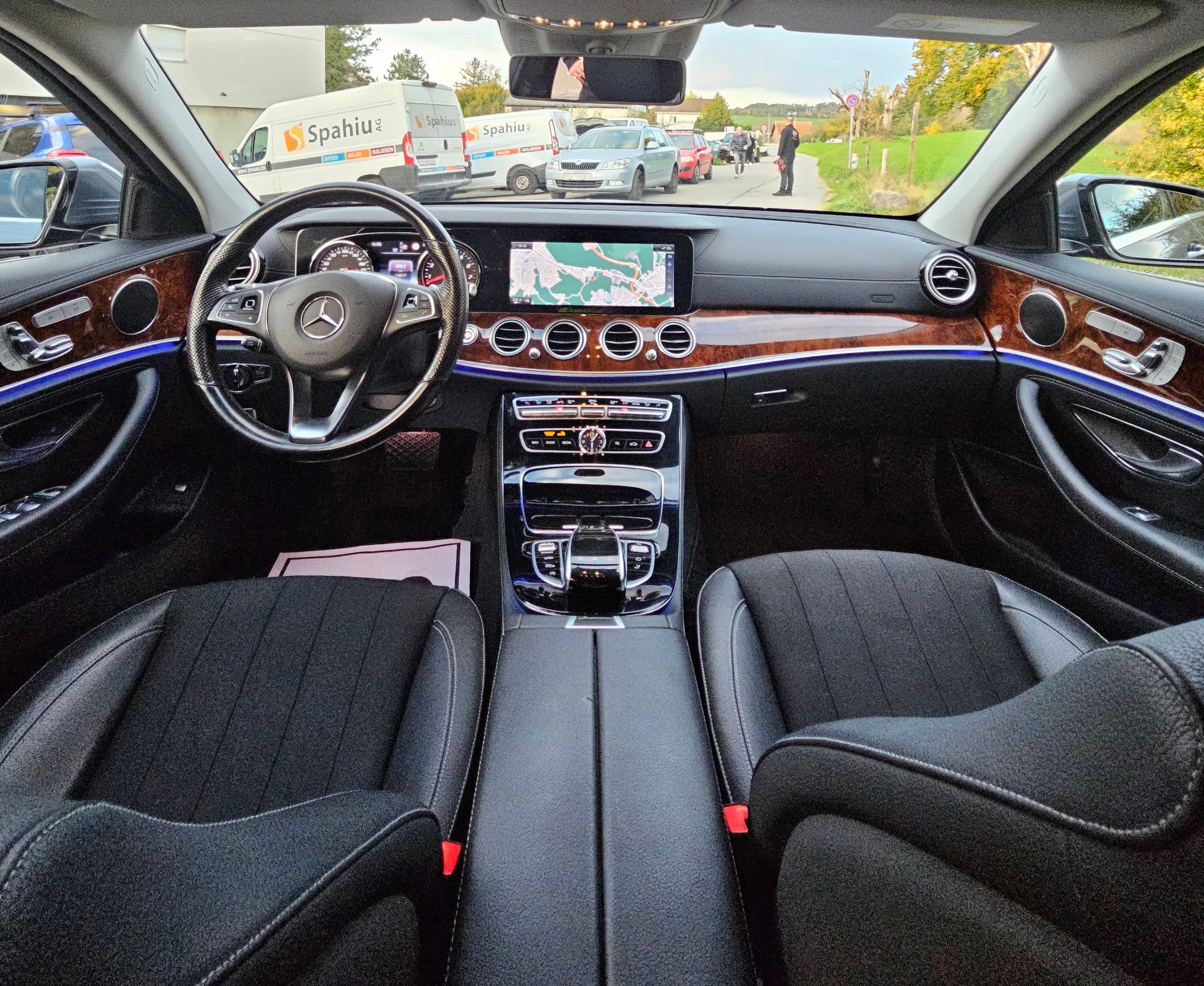 MERCEDES-BENZ E 400 Avantgarde 4 Matic 9G-Tronic-image-5