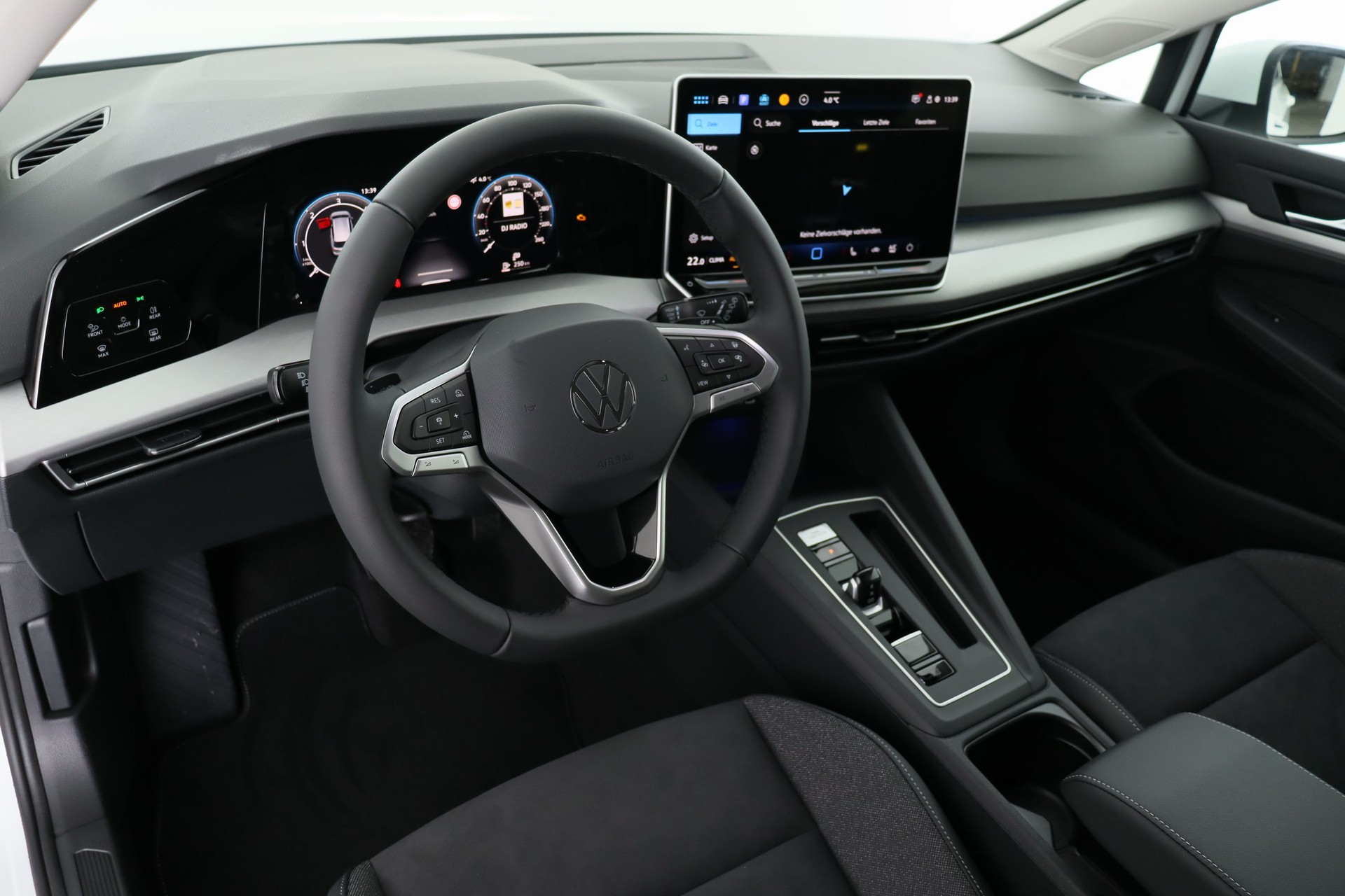 VW Golf Variant 1.5 eTSI mHEV Life-image-14