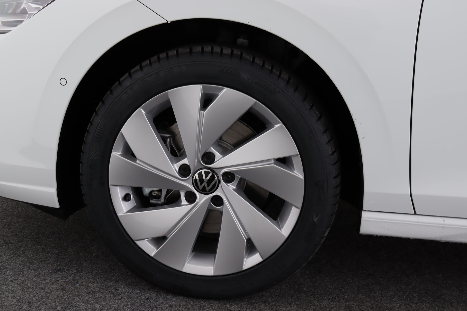 VW Golf Variant 1.5 eTSI mHEV Life-image-12